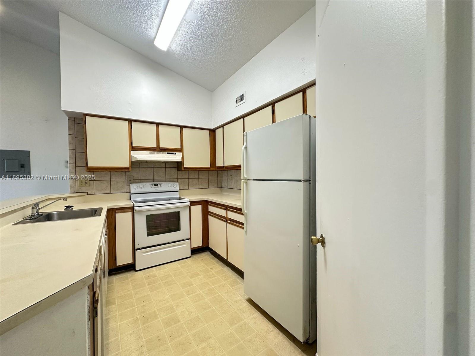 MARINA OAKS CONDO - Residential Lease