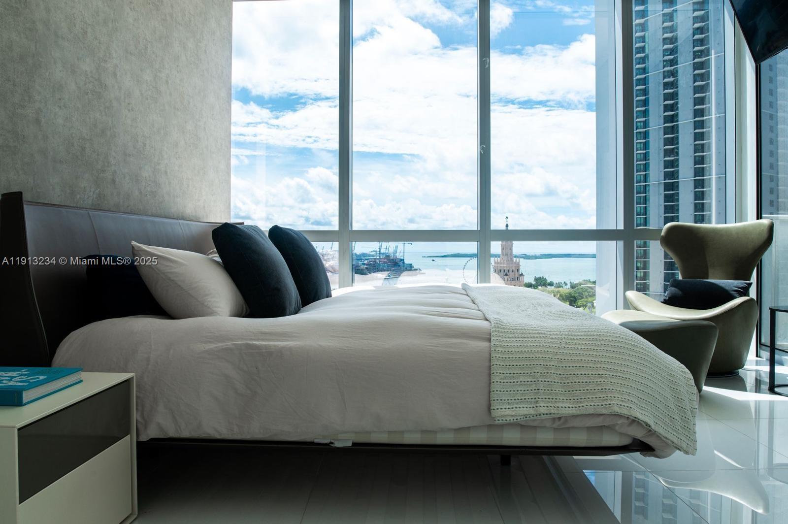 PARAMOUNT MIAMI WORLDCENT - Residential Lease