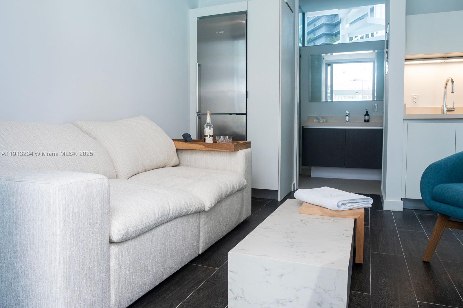 PARAMOUNT MIAMI WORLDCENT - Residential Lease