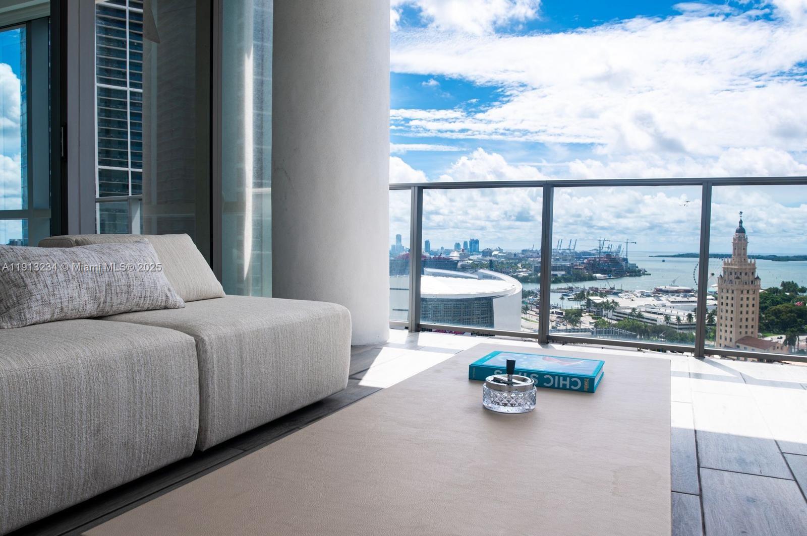 PARAMOUNT MIAMI WORLDCENT - Residential Lease