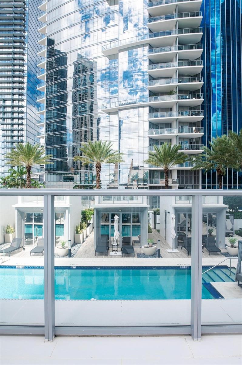 PARAMOUNT MIAMI WORLDCENT - Residential Lease
