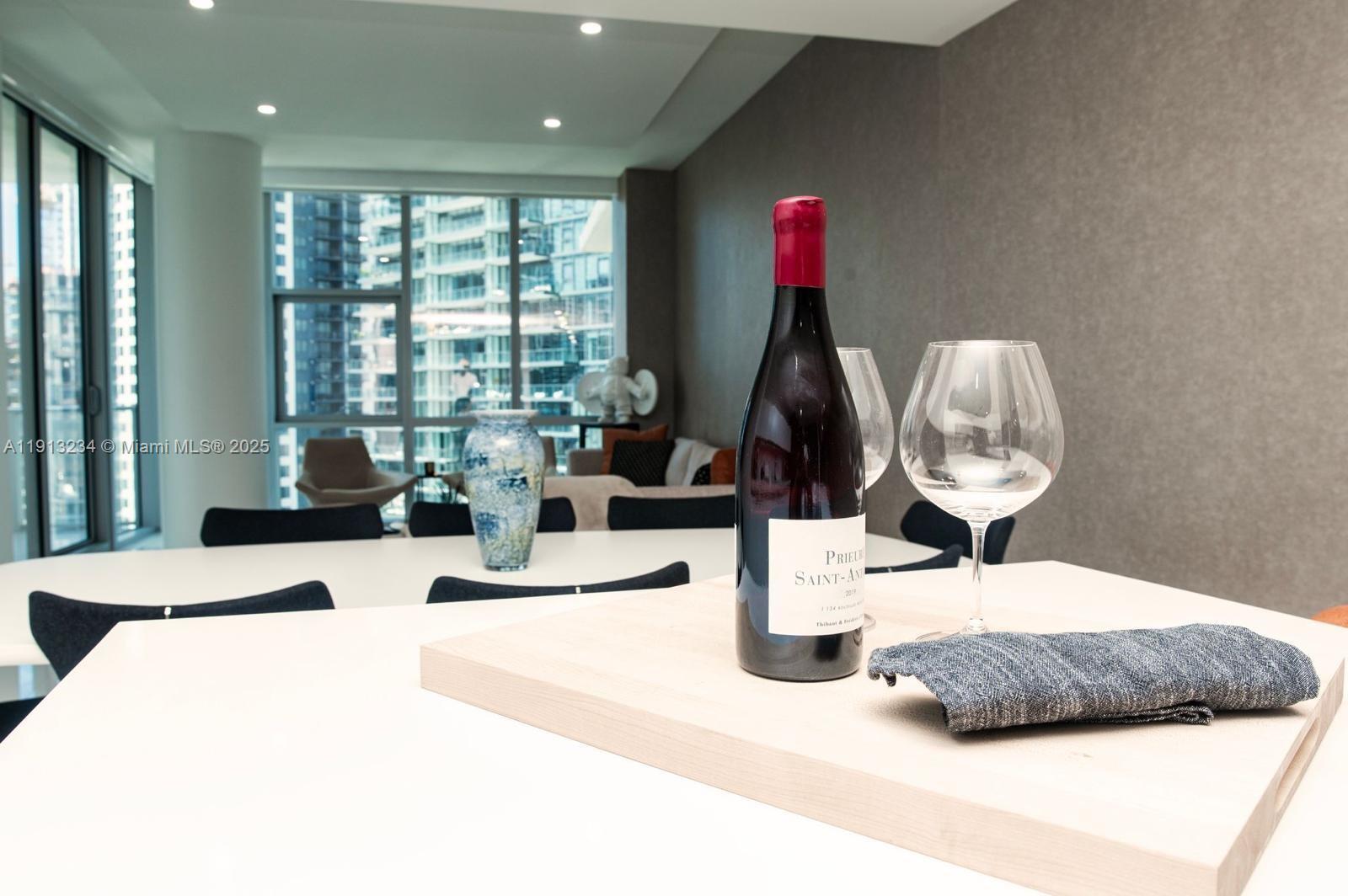 PARAMOUNT MIAMI WORLDCENT - Residential Lease