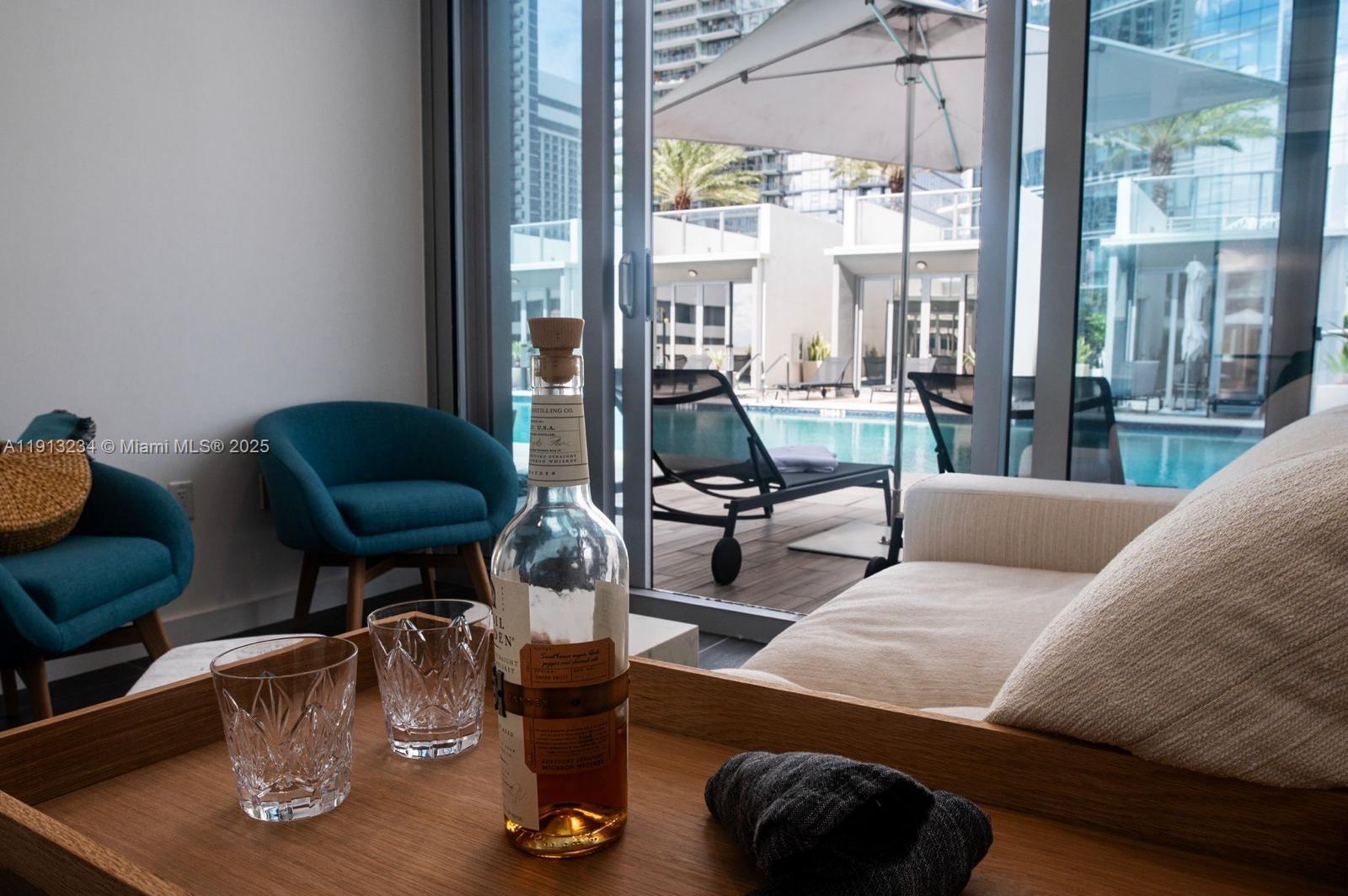 PARAMOUNT MIAMI WORLDCENT - Residential Lease