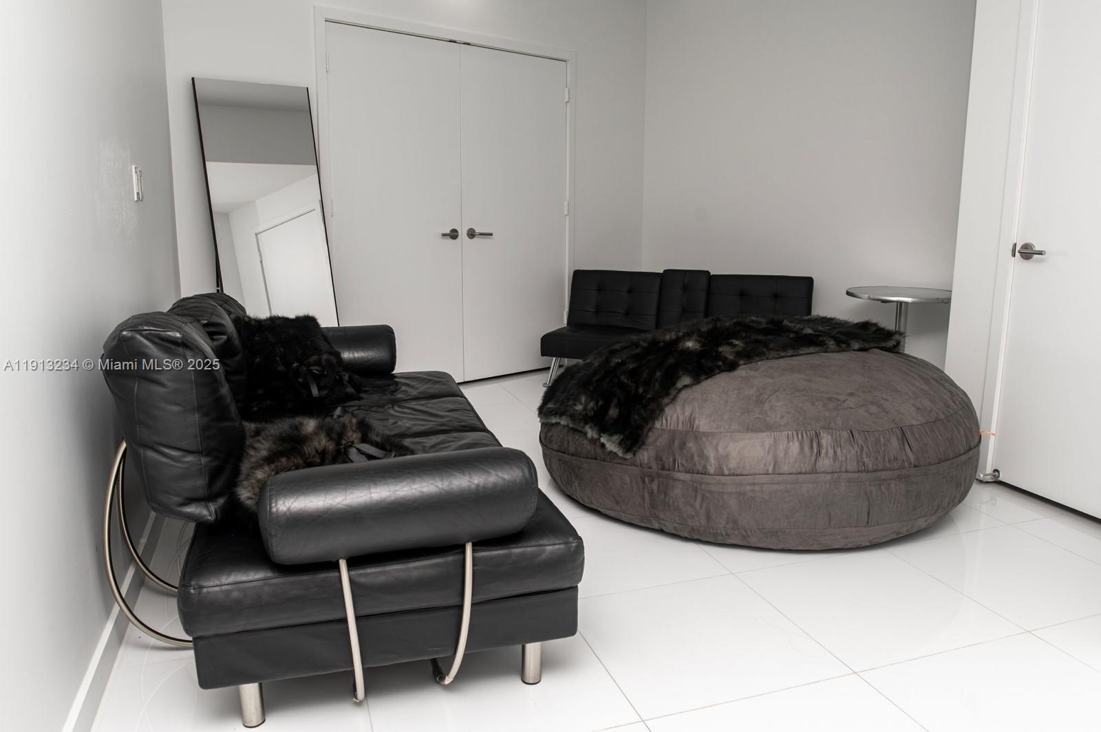 PARAMOUNT MIAMI WORLDCENT - Residential Lease