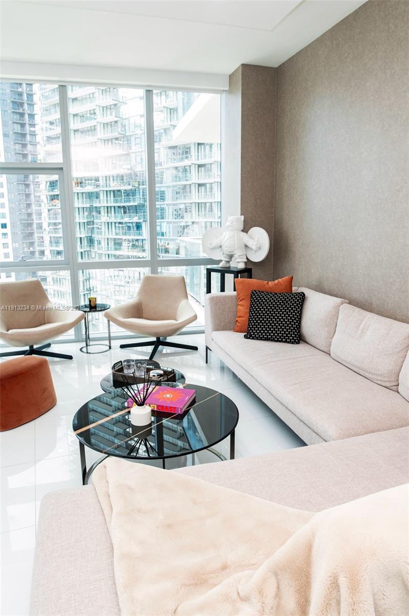 PARAMOUNT MIAMI WORLDCENT - Residential Lease