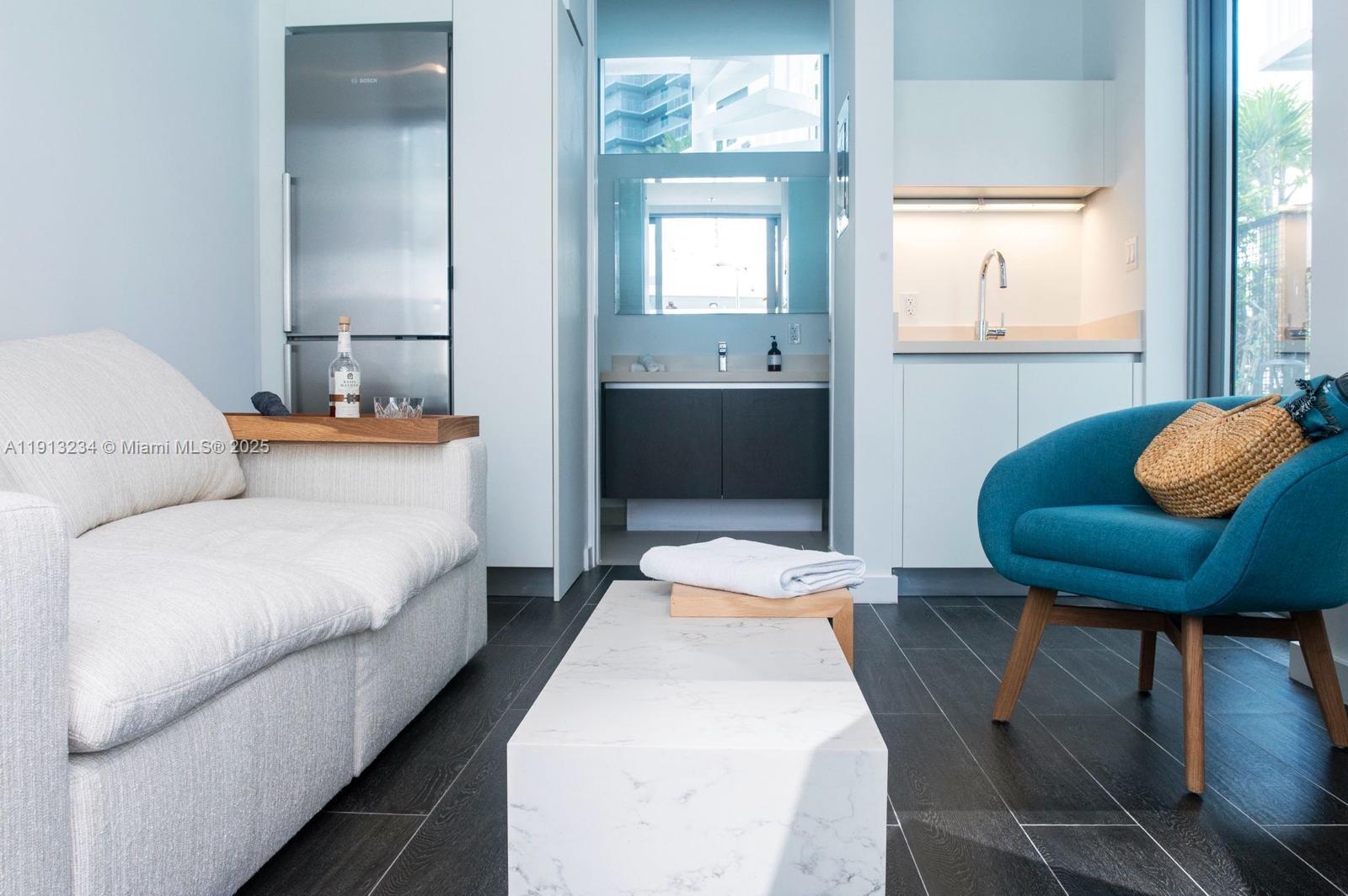 PARAMOUNT MIAMI WORLDCENT - Residential Lease