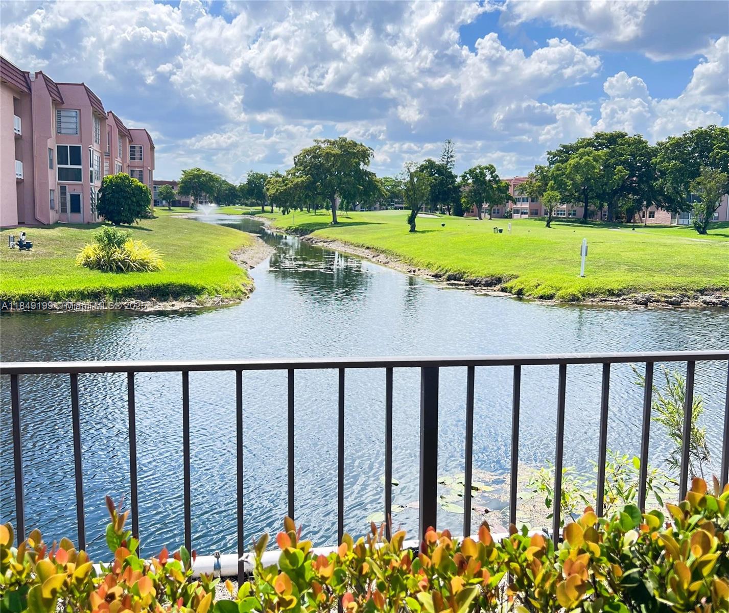 SUNRISE LAKES 84 CONDO - Residential