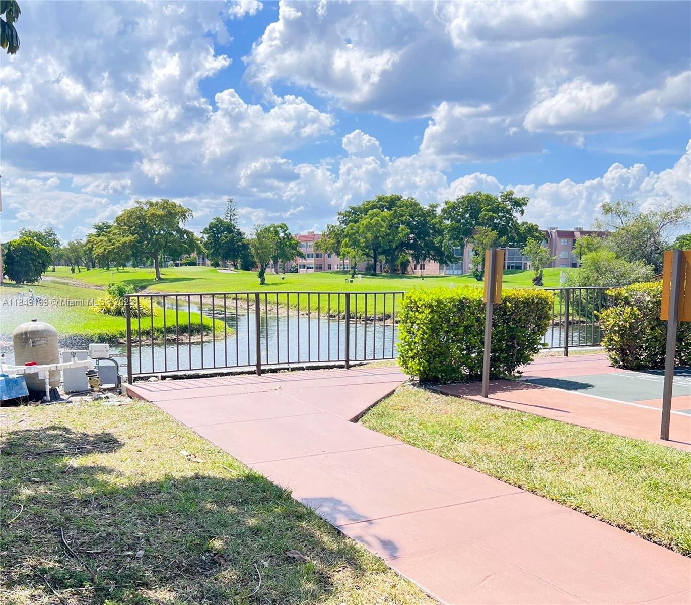 SUNRISE LAKES 84 CONDO - Residential