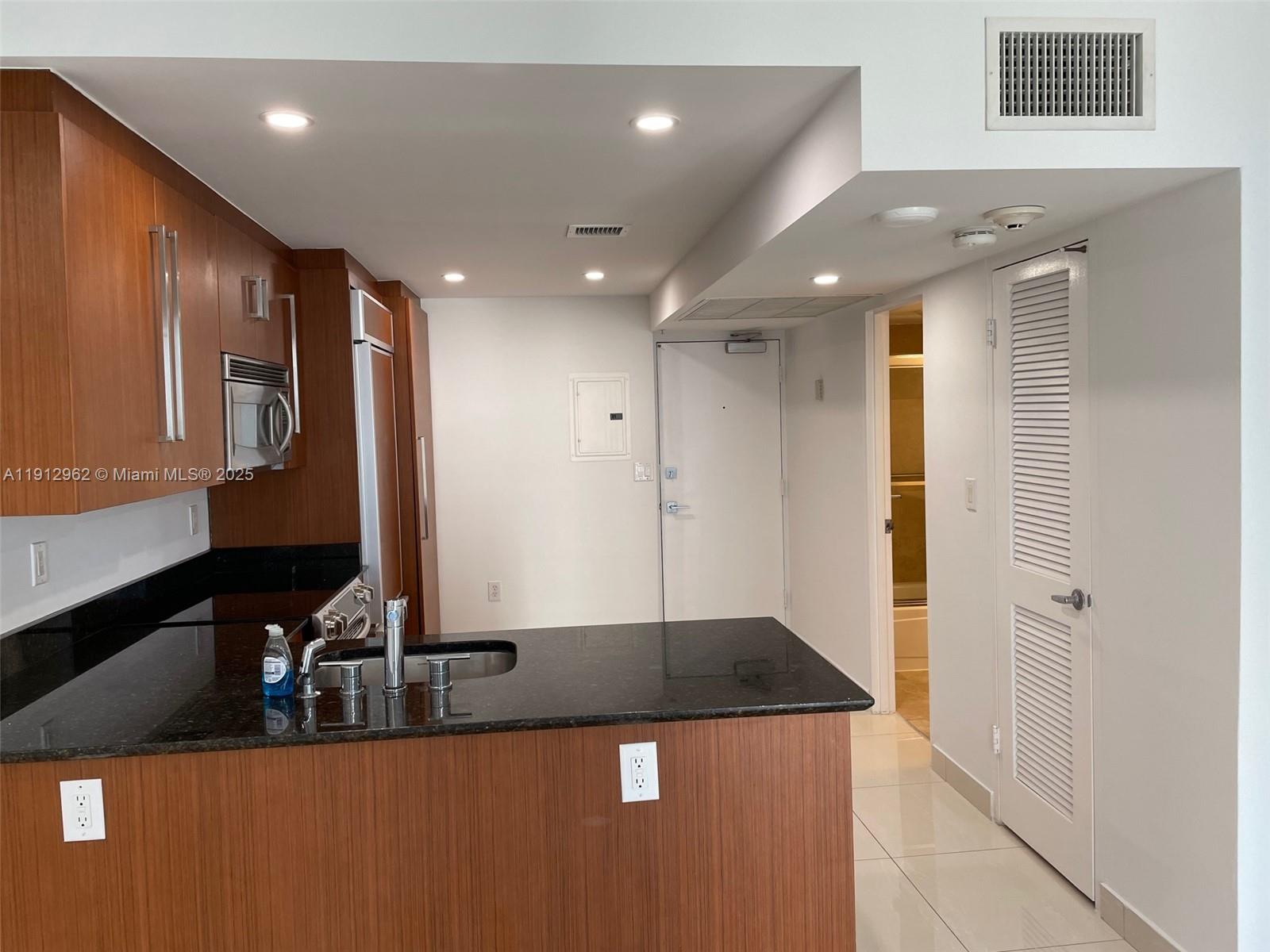 Harbour House Condo - Residential Lease