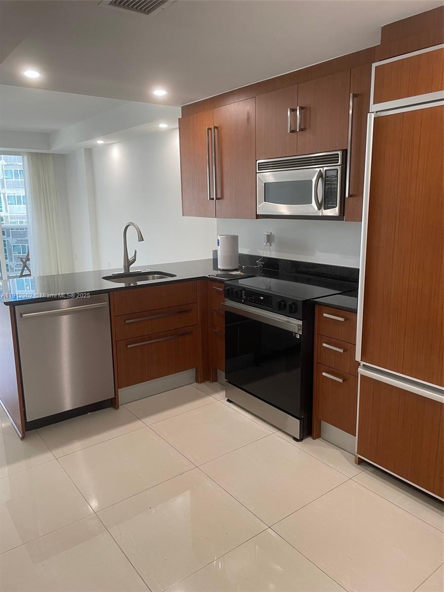 Harbour House Condo - Residential Lease