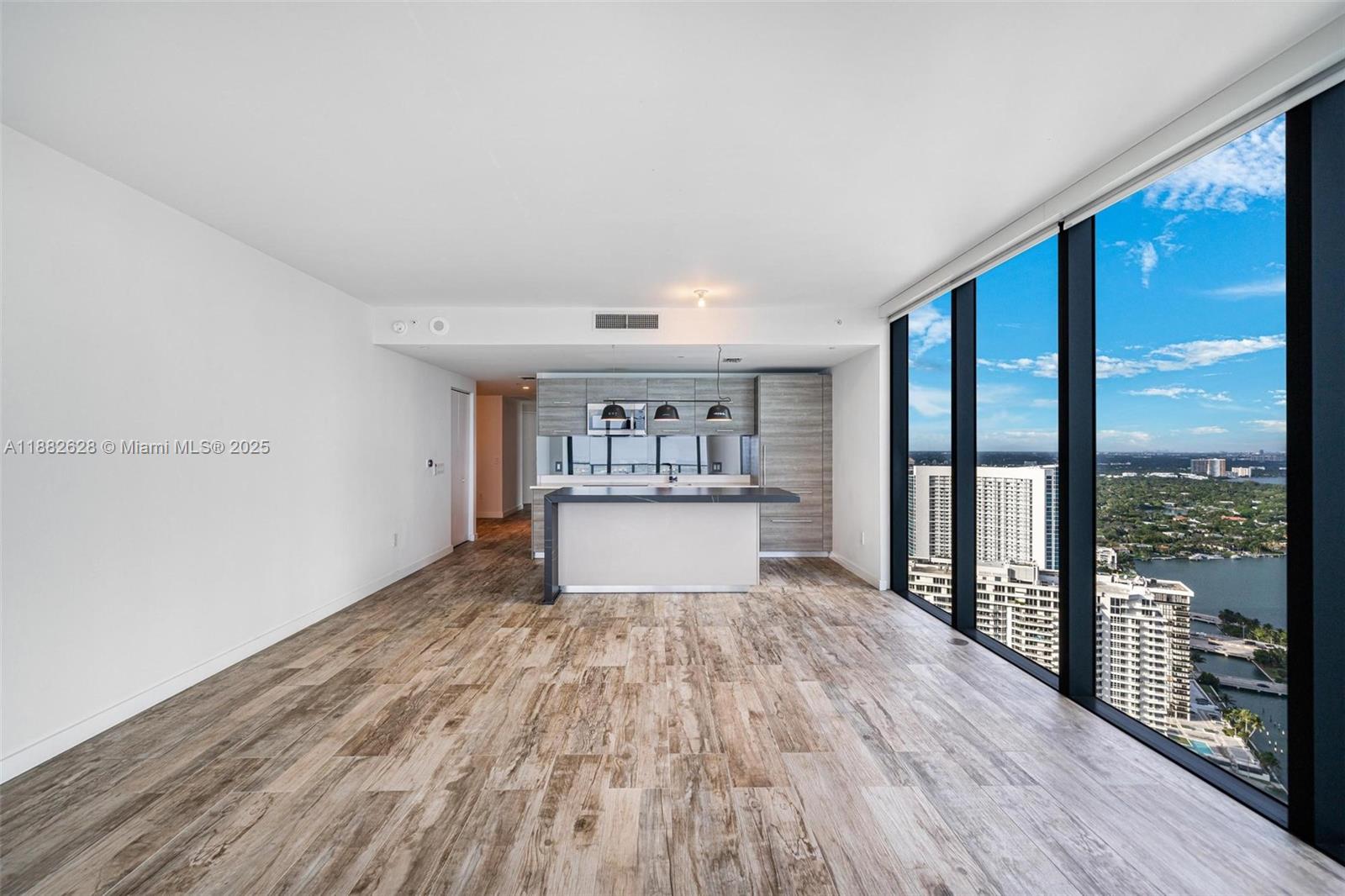 650 NE 32nd St 4407