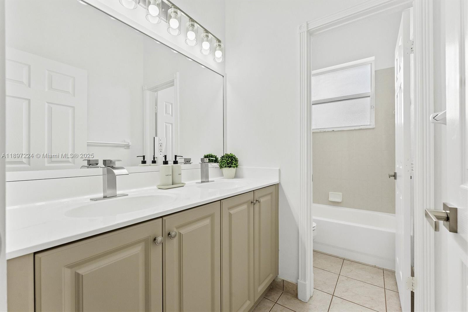 RIVIERA ISLES II - Residential