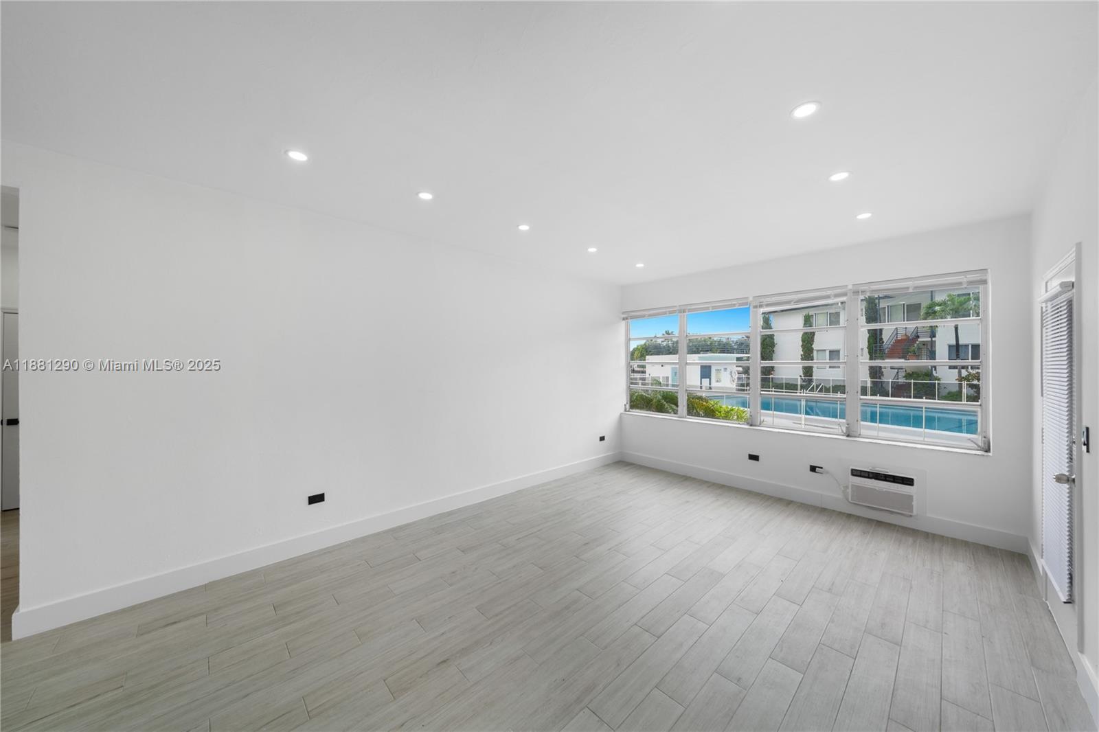 THE ESQUIRE HOUSE OF M B - Residential Lease