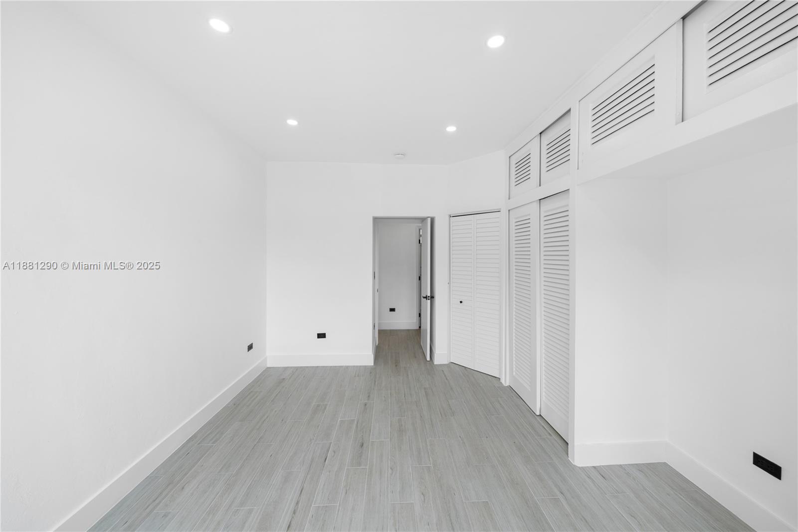 THE ESQUIRE HOUSE OF M B - Residential Lease