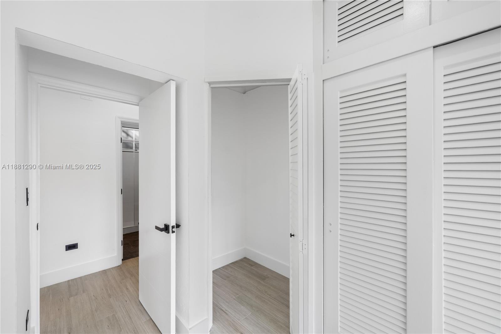 THE ESQUIRE HOUSE OF M B - Residential Lease