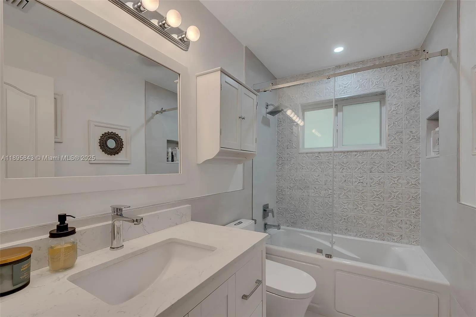 Palmetto Bay, Florida 33157, United States, 5 Bedrooms Bedrooms, ,4 BathroomsBathrooms,Residential,Active,228640