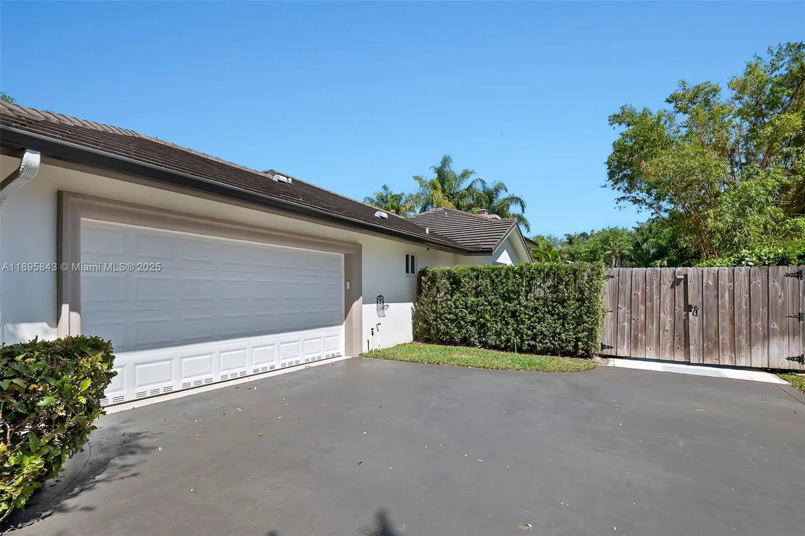 Palmetto Bay, Florida 33157, United States, 5 Bedrooms Bedrooms, ,4 BathroomsBathrooms,Residential,Active,228640