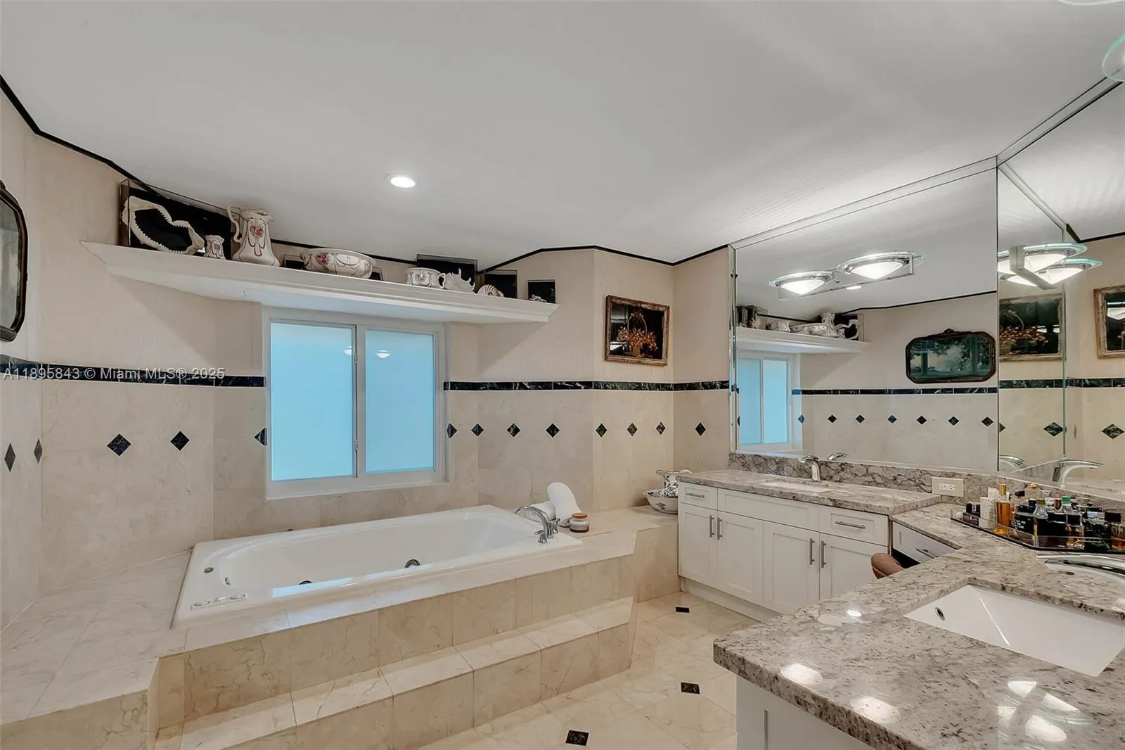 Palmetto Bay, Florida 33157, United States, 5 Bedrooms Bedrooms, ,4 BathroomsBathrooms,Residential,Active,228640