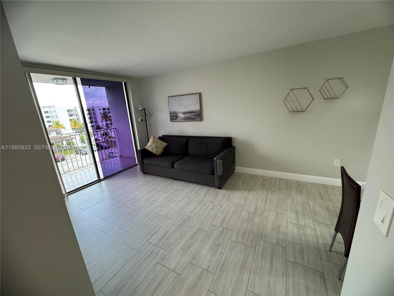 FONTAINEBLEAU GARDENS CON - Residential Lease