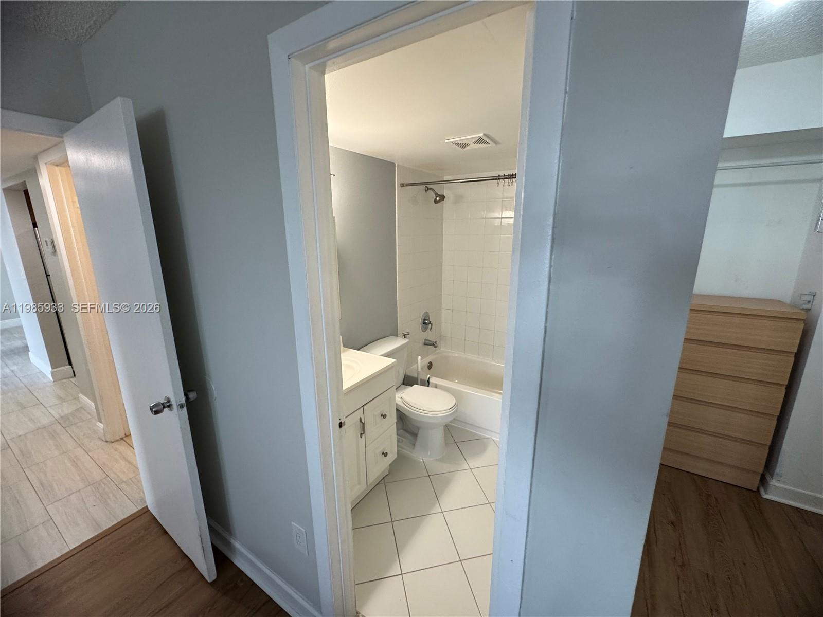 FONTAINEBLEAU GARDENS CON - Residential Lease