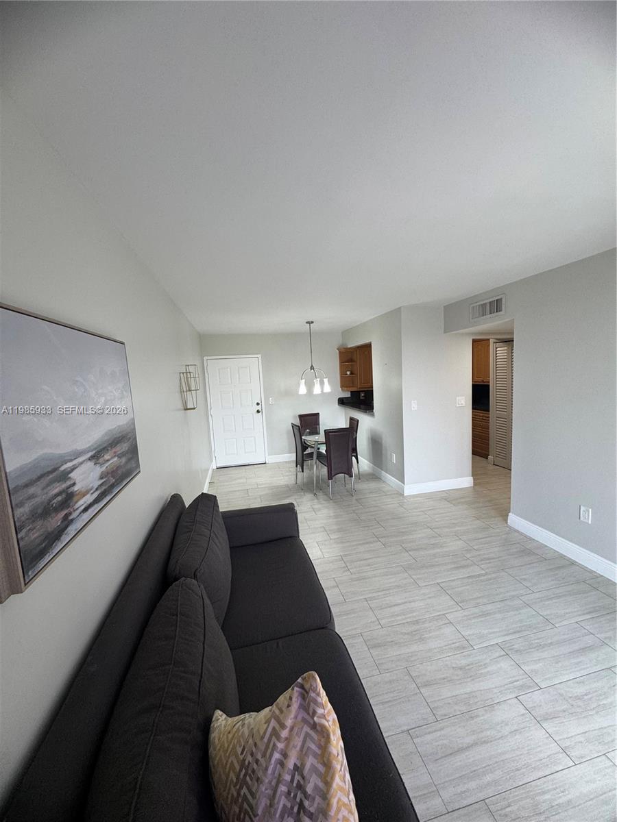 FONTAINEBLEAU GARDENS CON - Residential Lease