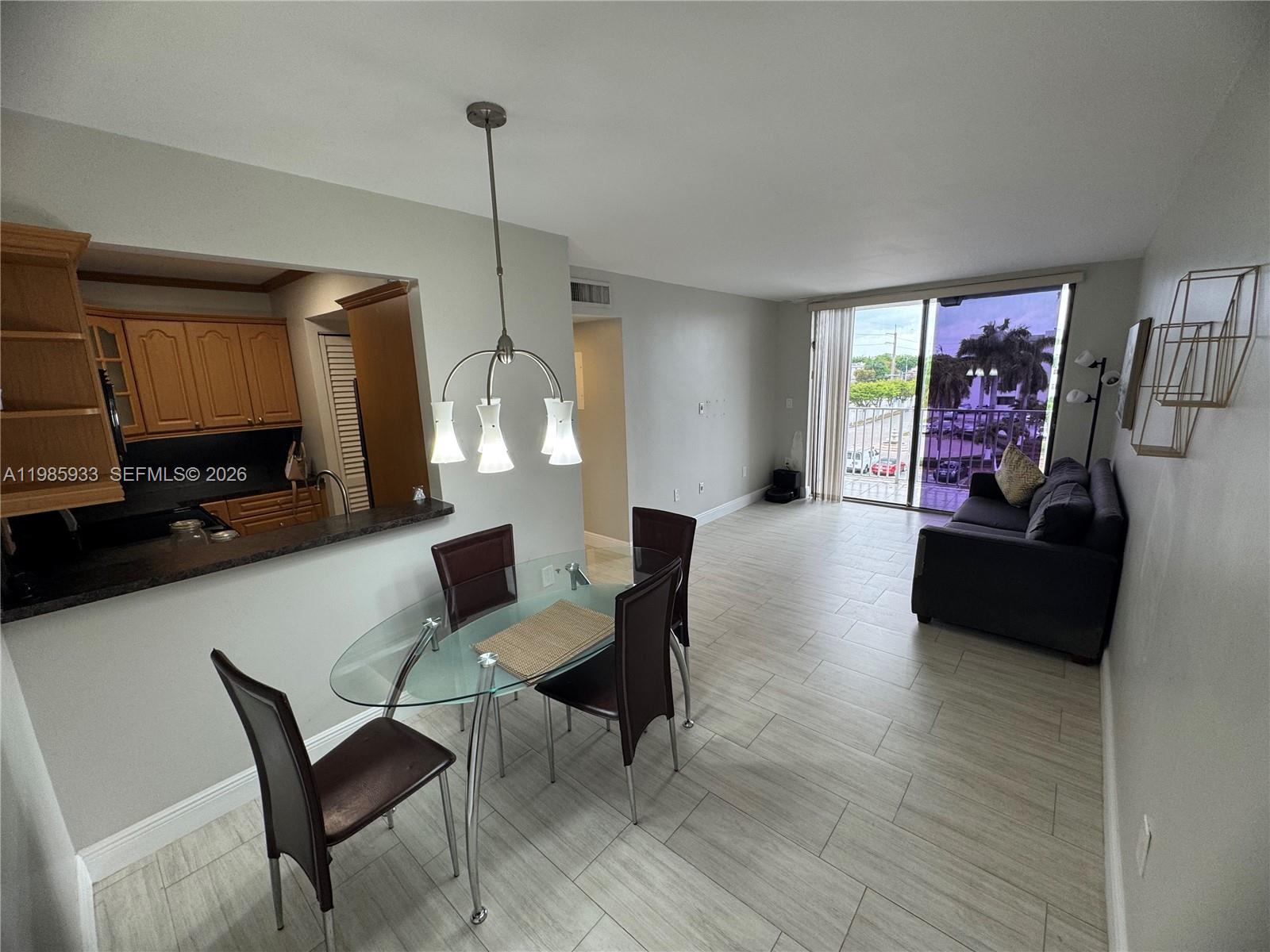 FONTAINEBLEAU GARDENS CON - Residential Lease