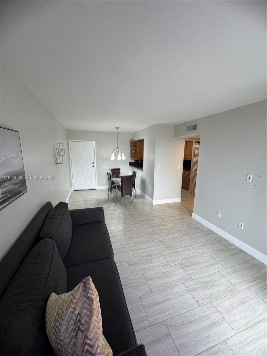 FONTAINEBLEAU GARDENS CON - Residential Lease