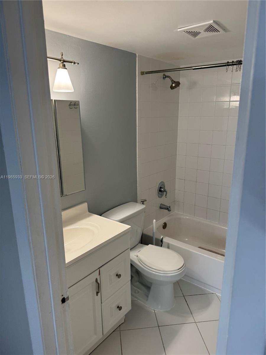 FONTAINEBLEAU GARDENS CON - Residential Lease