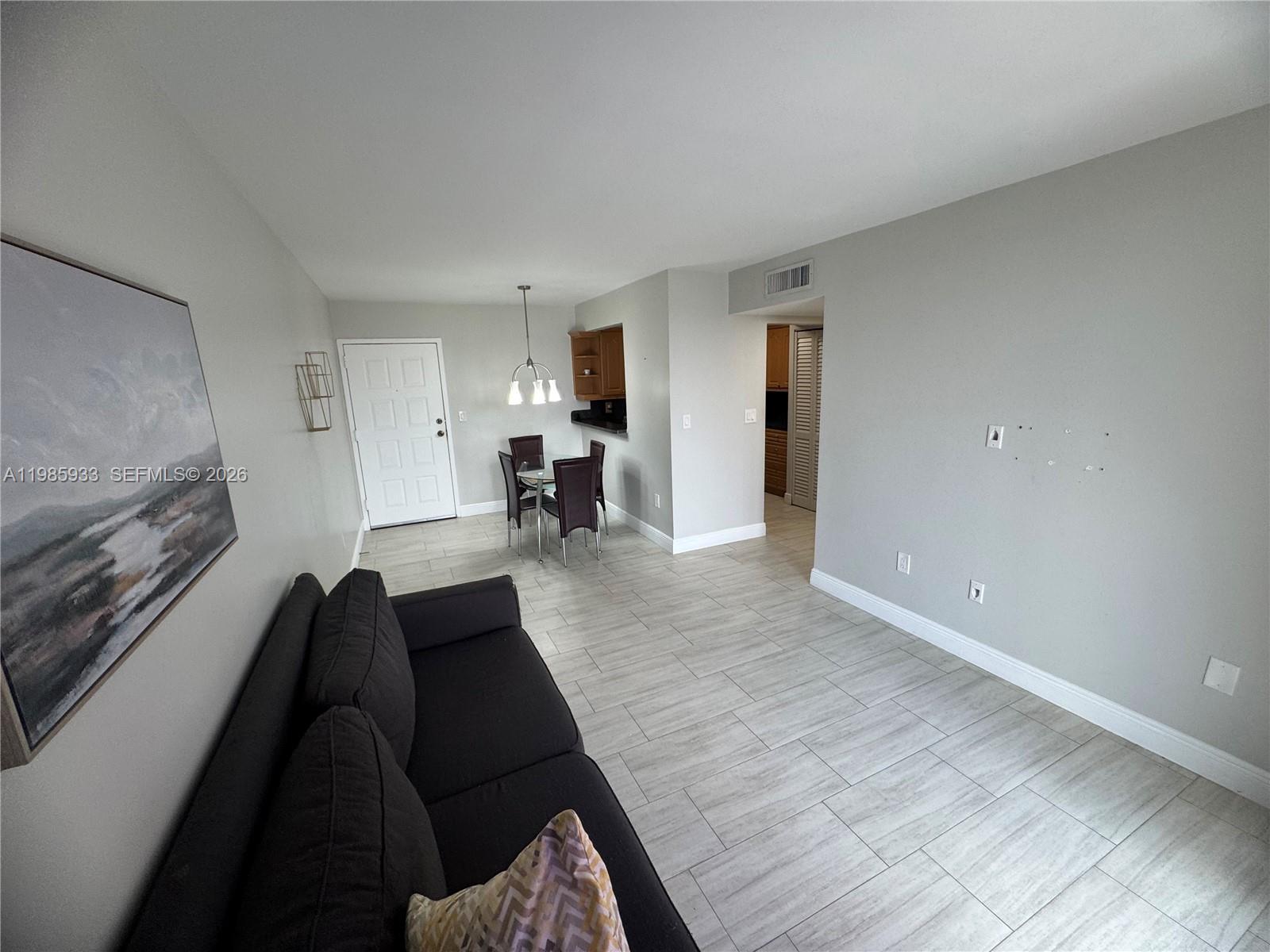 FONTAINEBLEAU GARDENS CON - Residential Lease