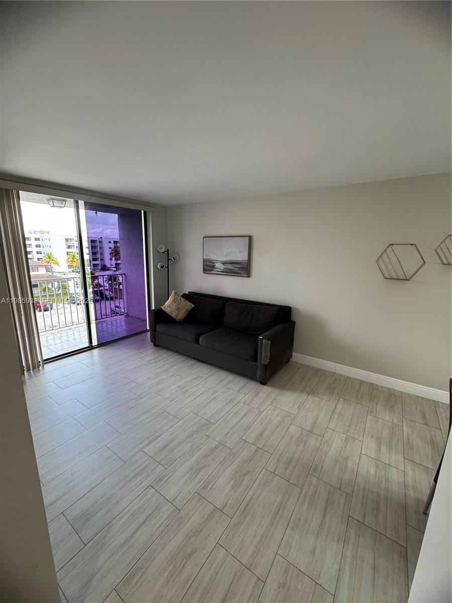 FONTAINEBLEAU GARDENS CON - Residential Lease