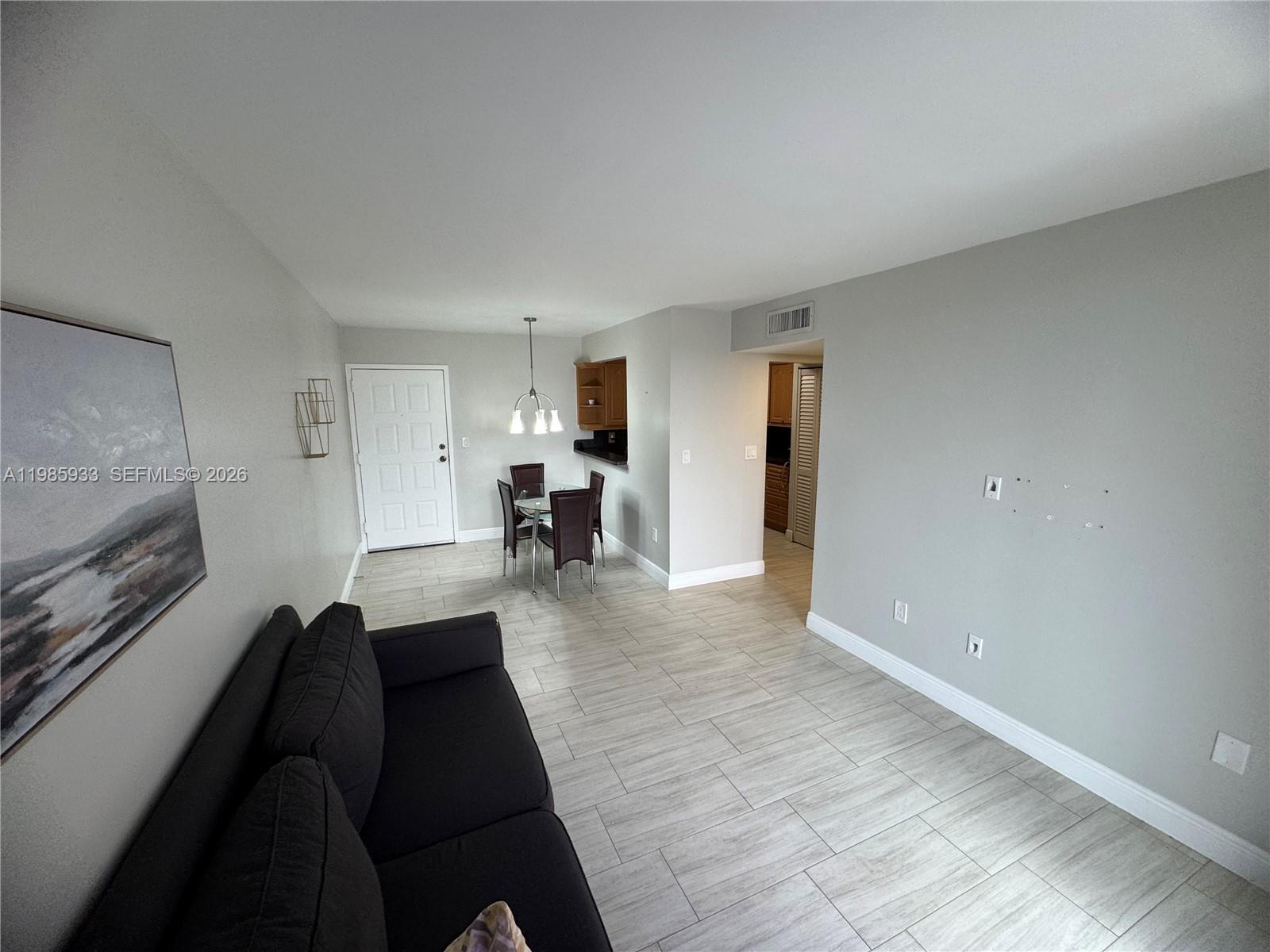 FONTAINEBLEAU GARDENS CON - Residential Lease