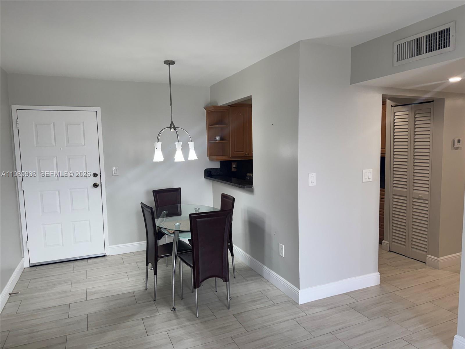 FONTAINEBLEAU GARDENS CON - Residential Lease