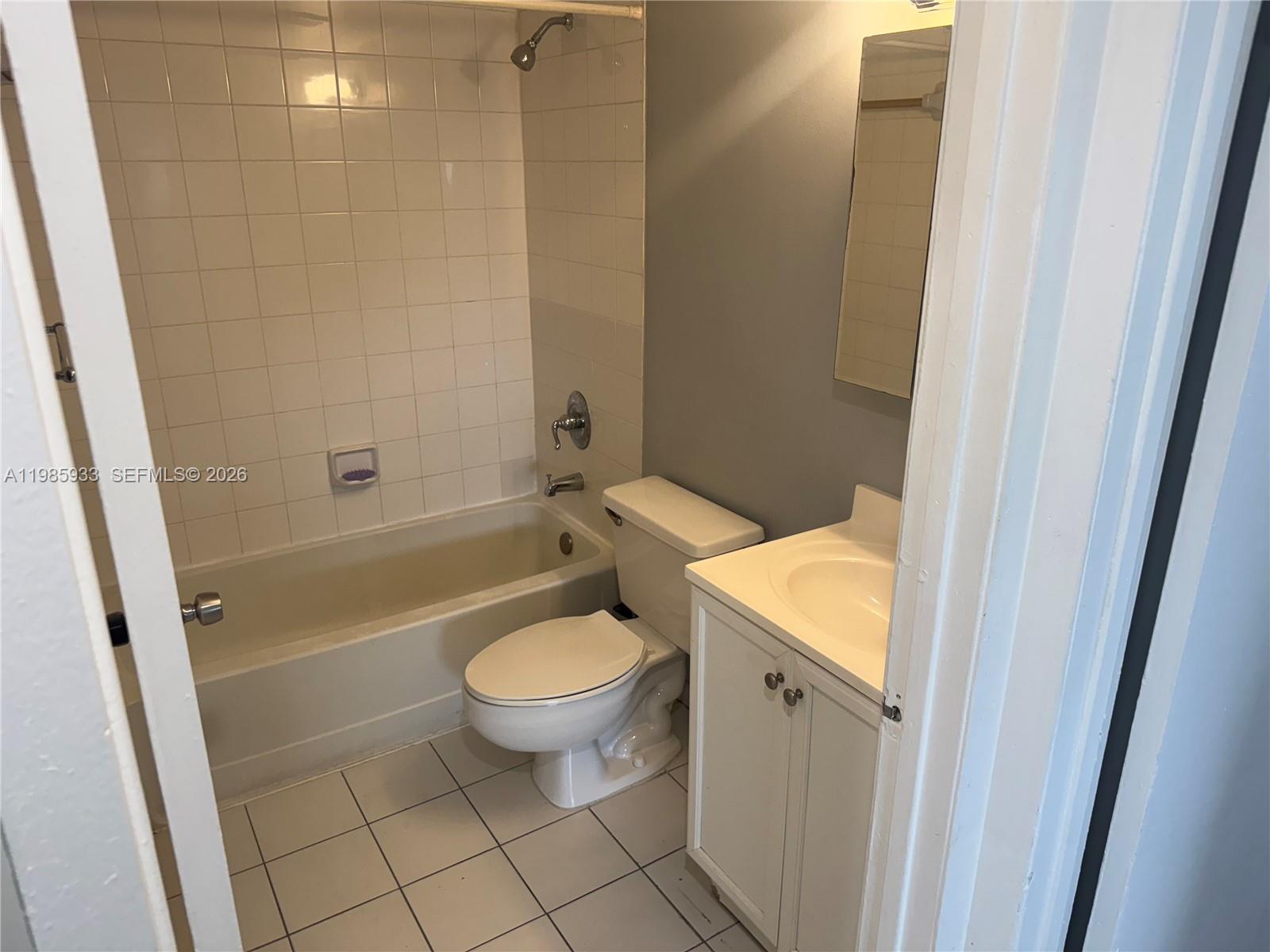 FONTAINEBLEAU GARDENS CON - Residential Lease