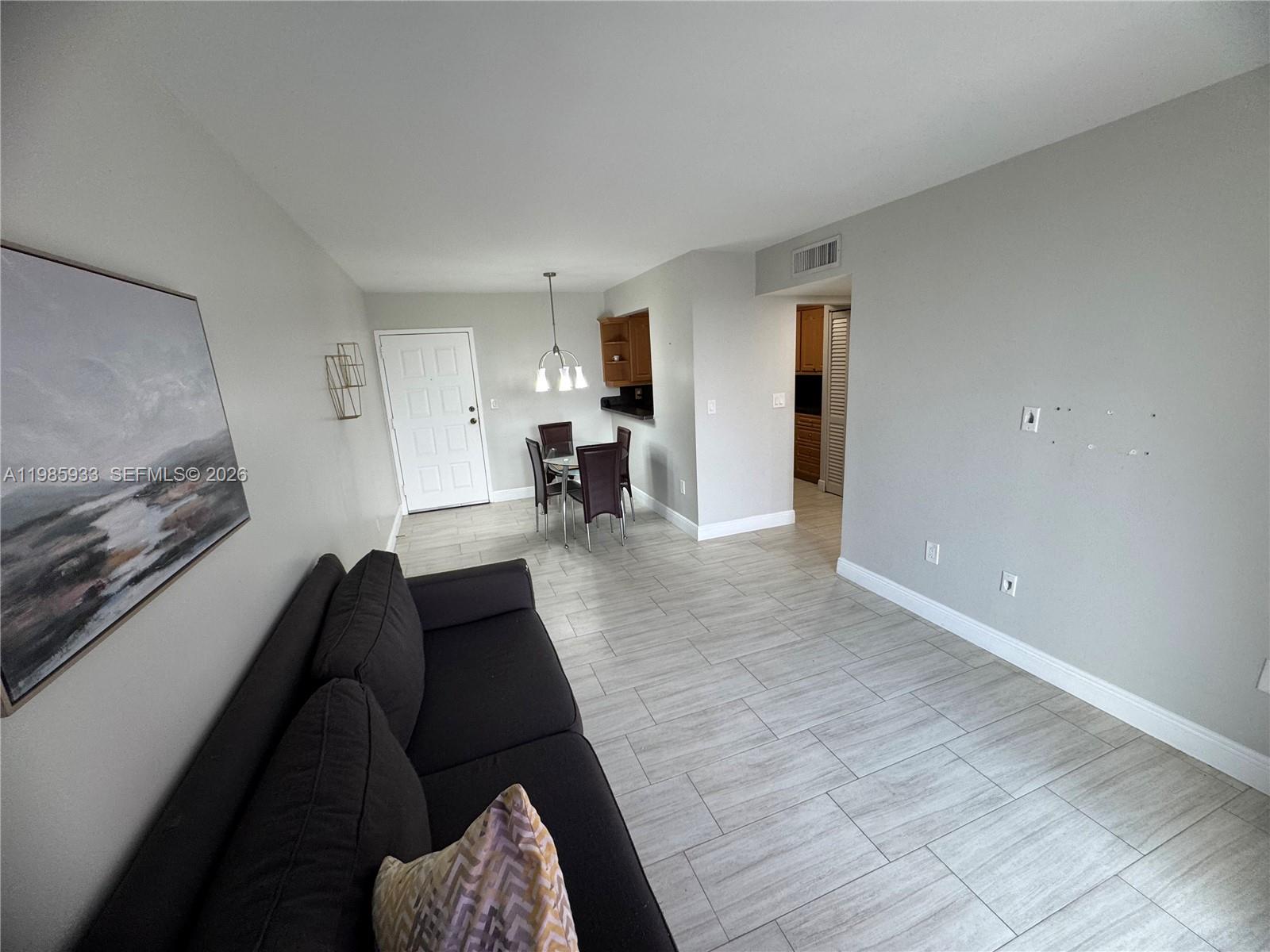 FONTAINEBLEAU GARDENS CON - Residential Lease