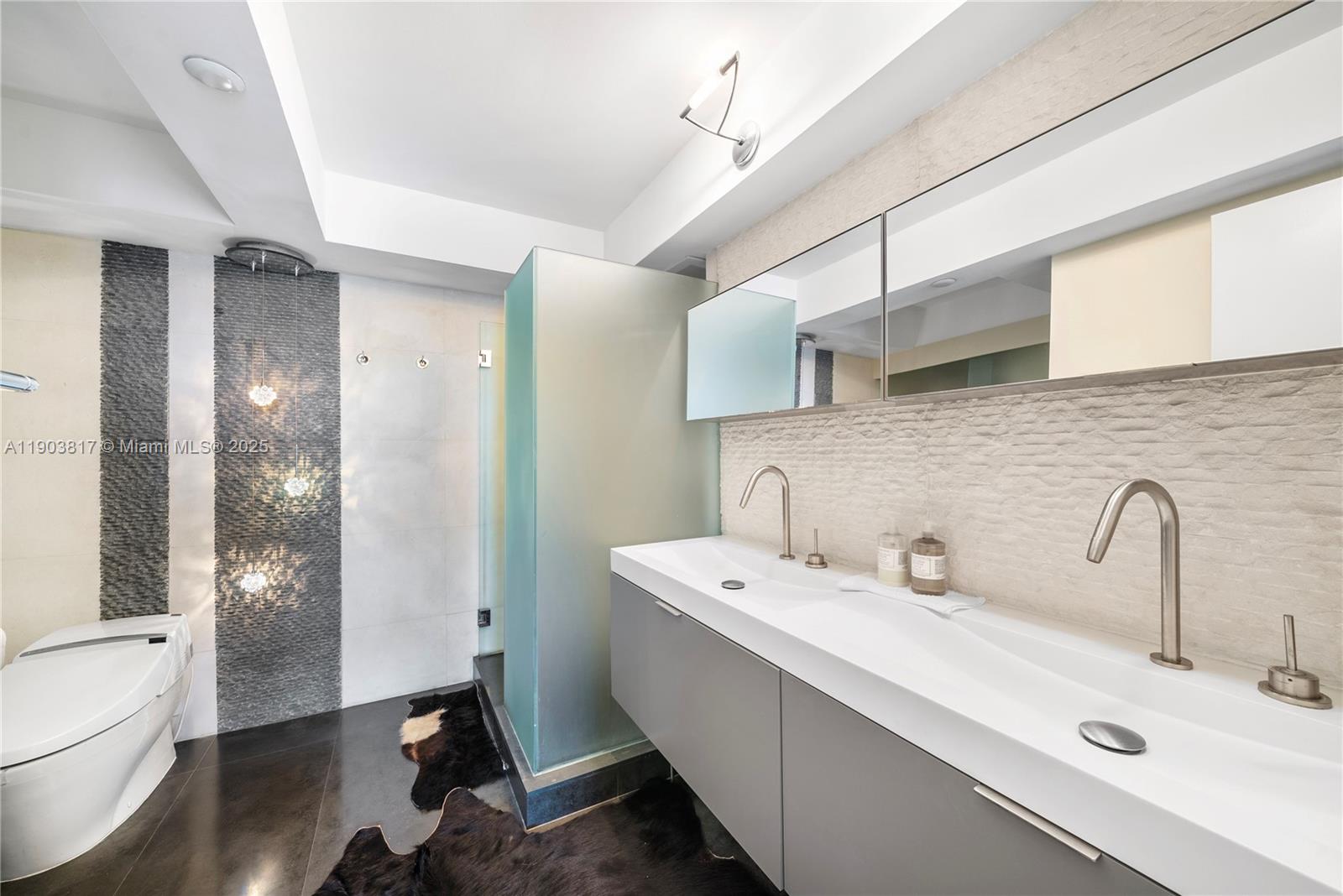 SOUTH POINTE TOWERS CONDO - Residential