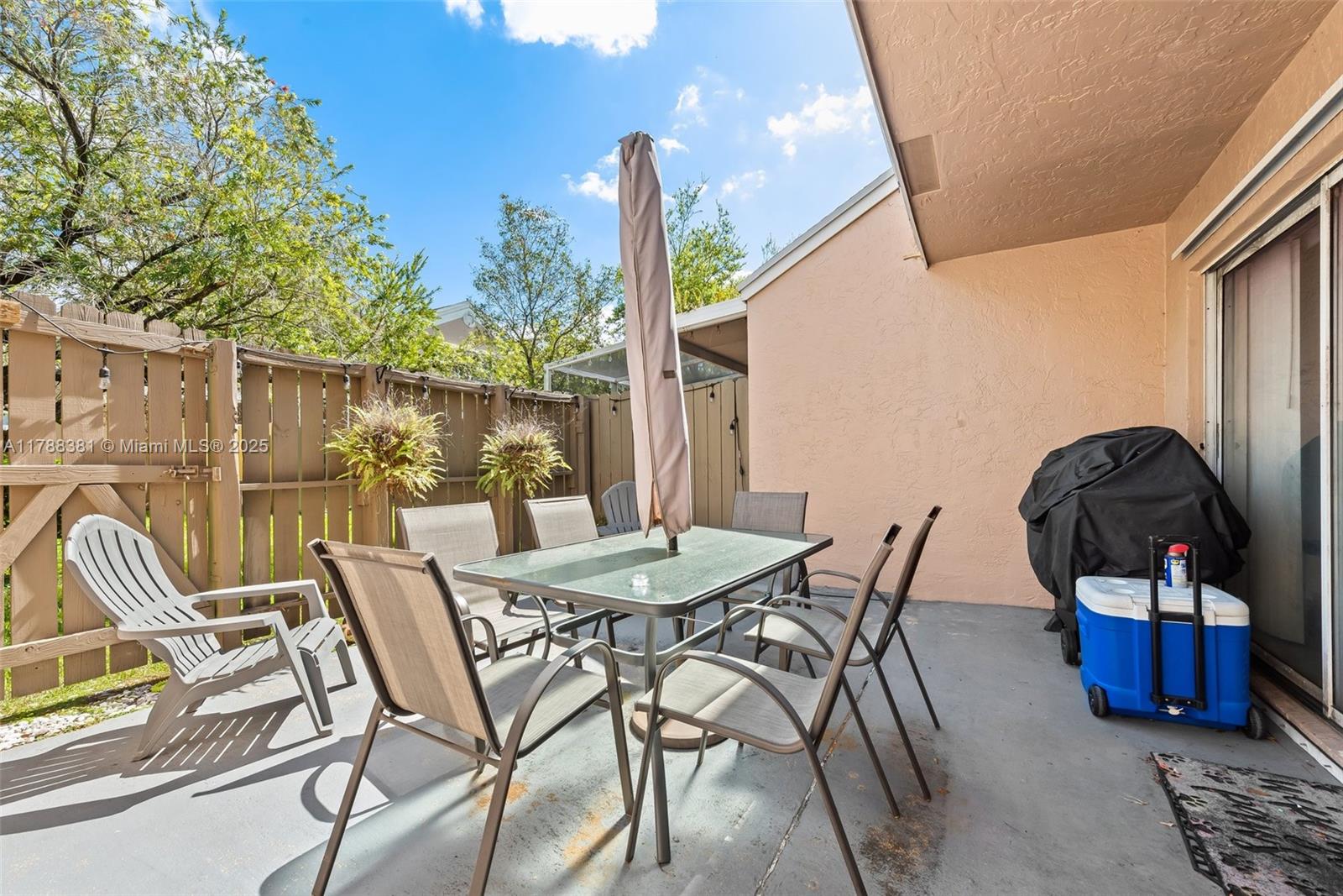 PEMBROKE LAKES SECTION SE - Residential