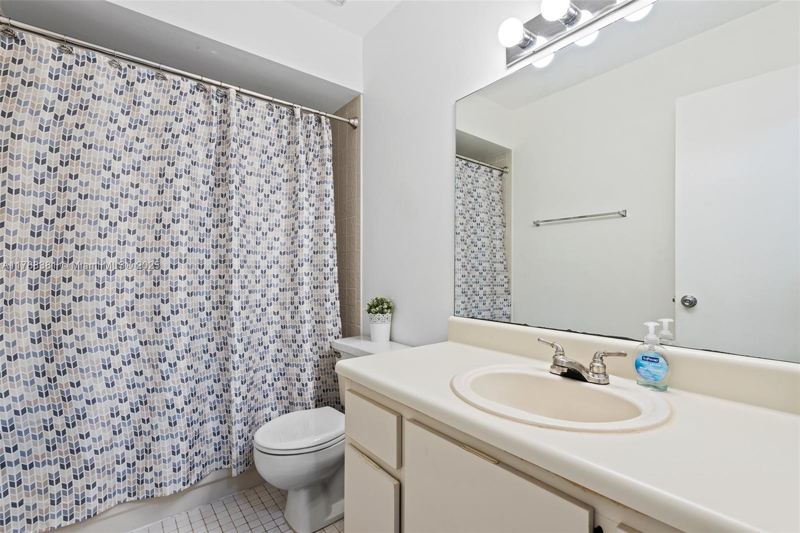 PEMBROKE LAKES SECTION SE - Residential