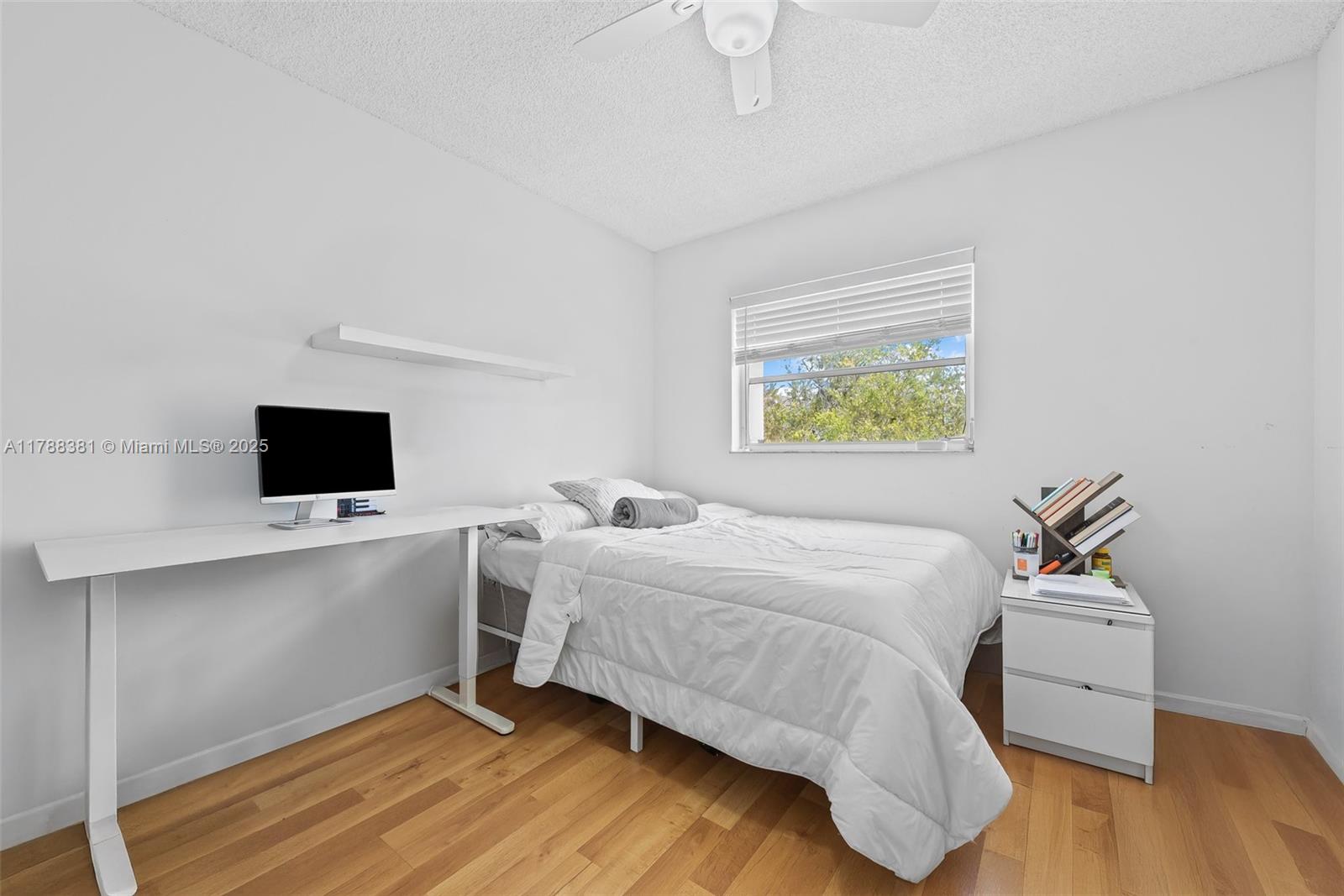 PEMBROKE LAKES SECTION SE - Residential