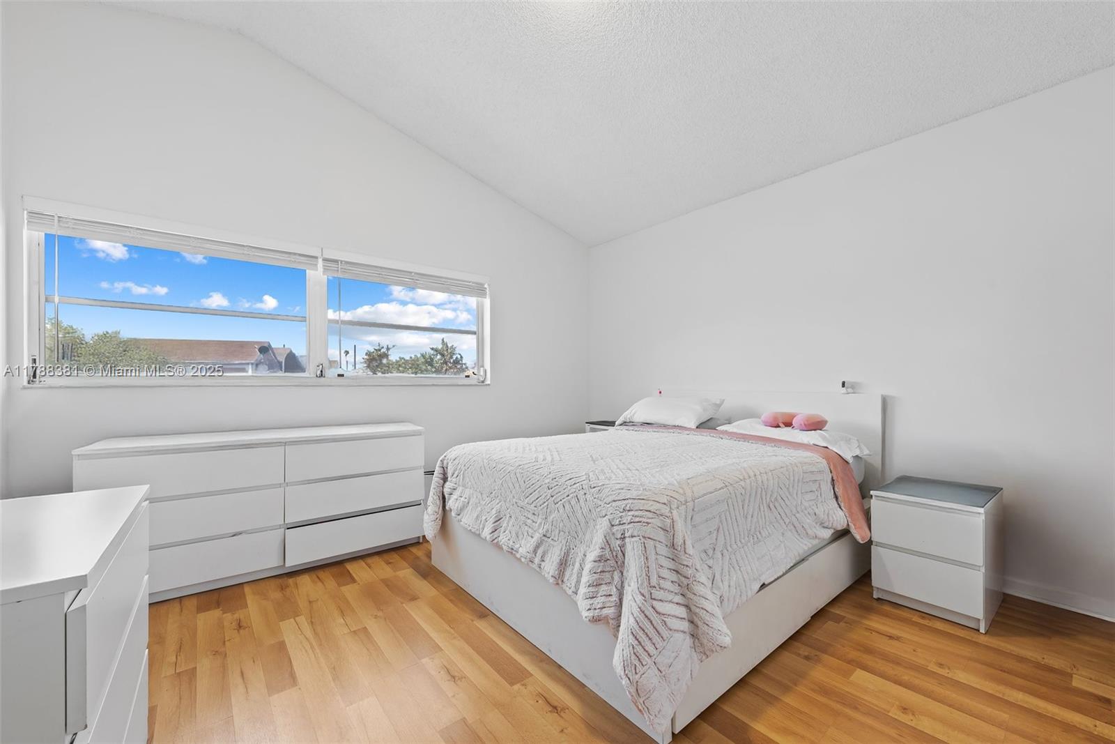 PEMBROKE LAKES SECTION SE - Residential