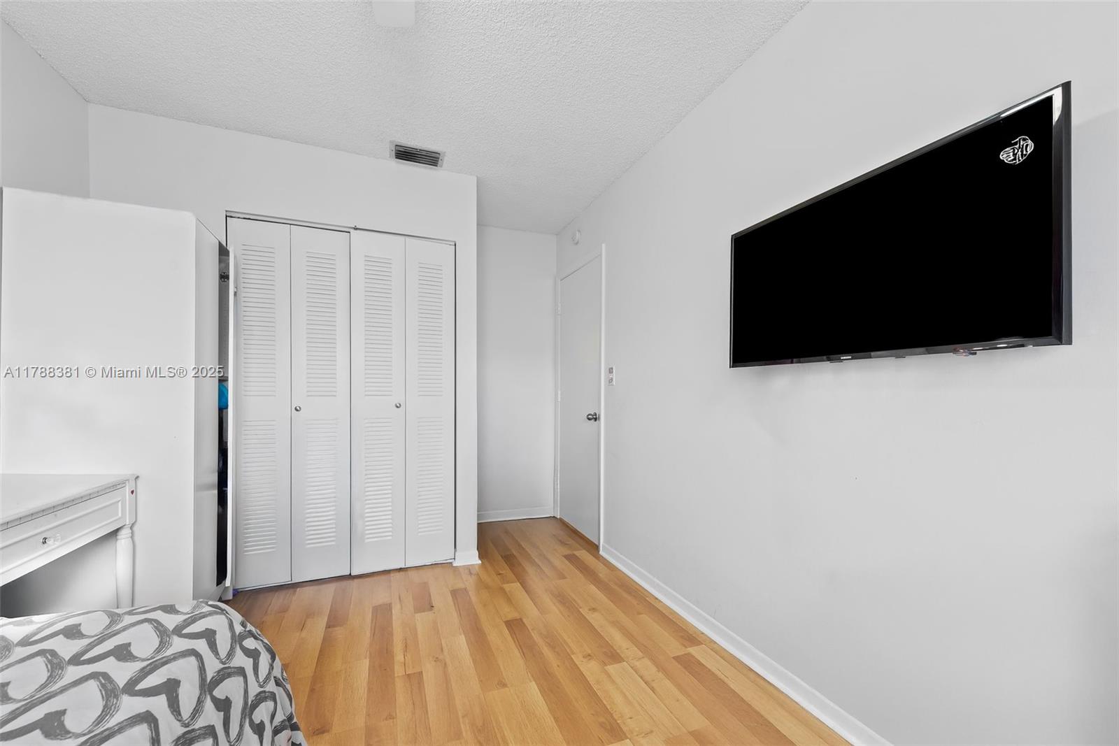 PEMBROKE LAKES SECTION SE - Residential