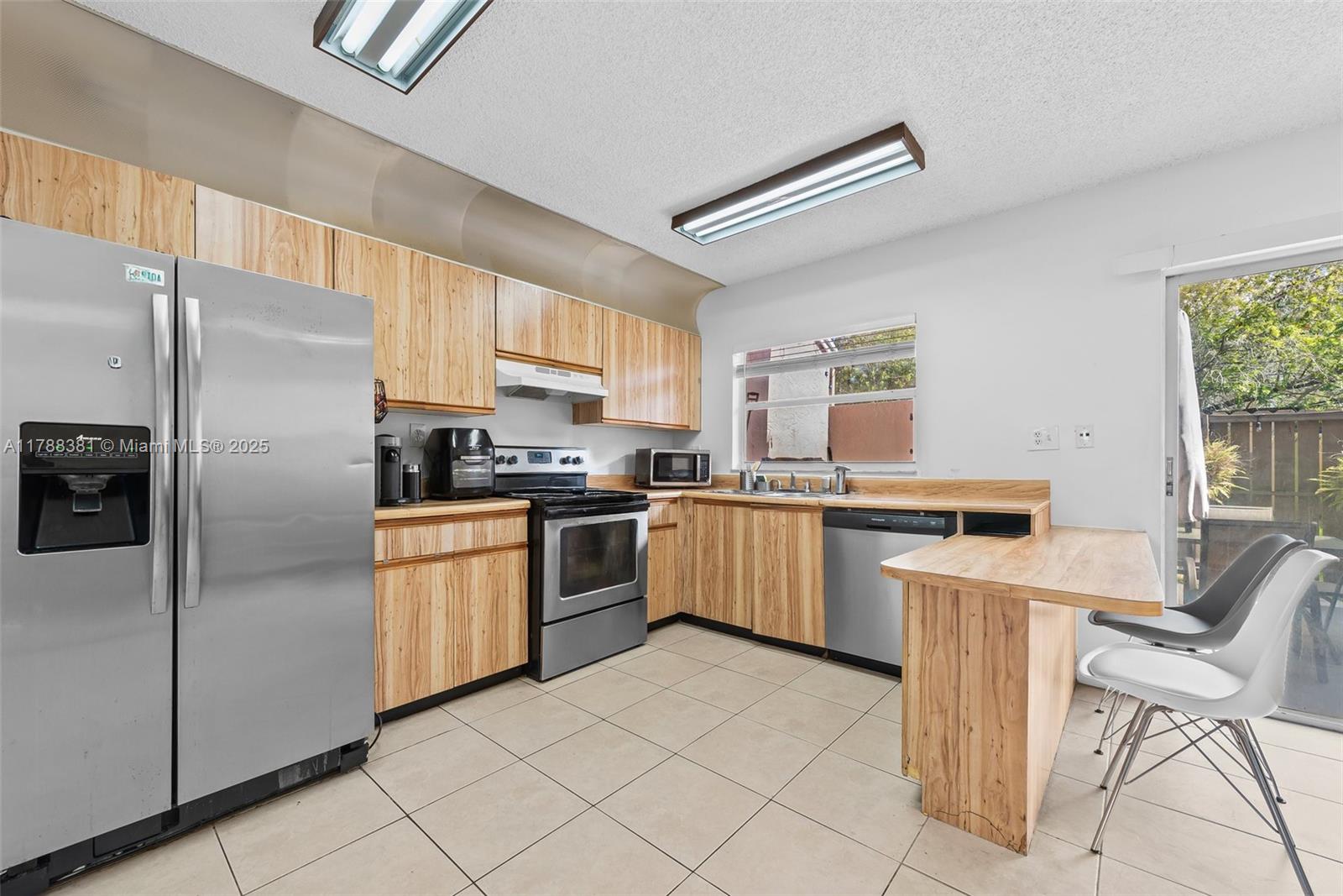 PEMBROKE LAKES SECTION SE - Residential