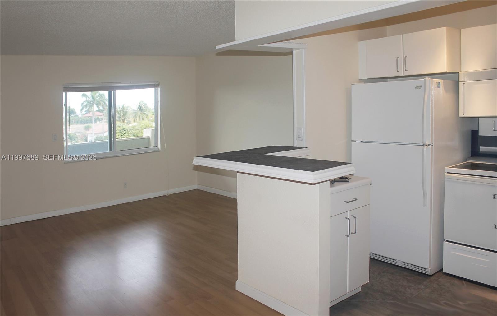 CORAL POINT CONDOMINIUM - Residential Lease