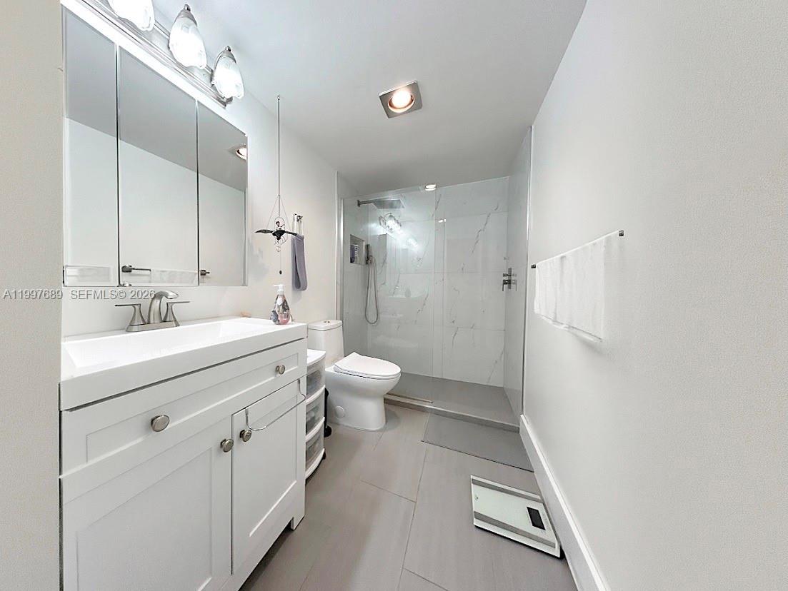 CORAL POINT CONDOMINIUM - Residential Lease