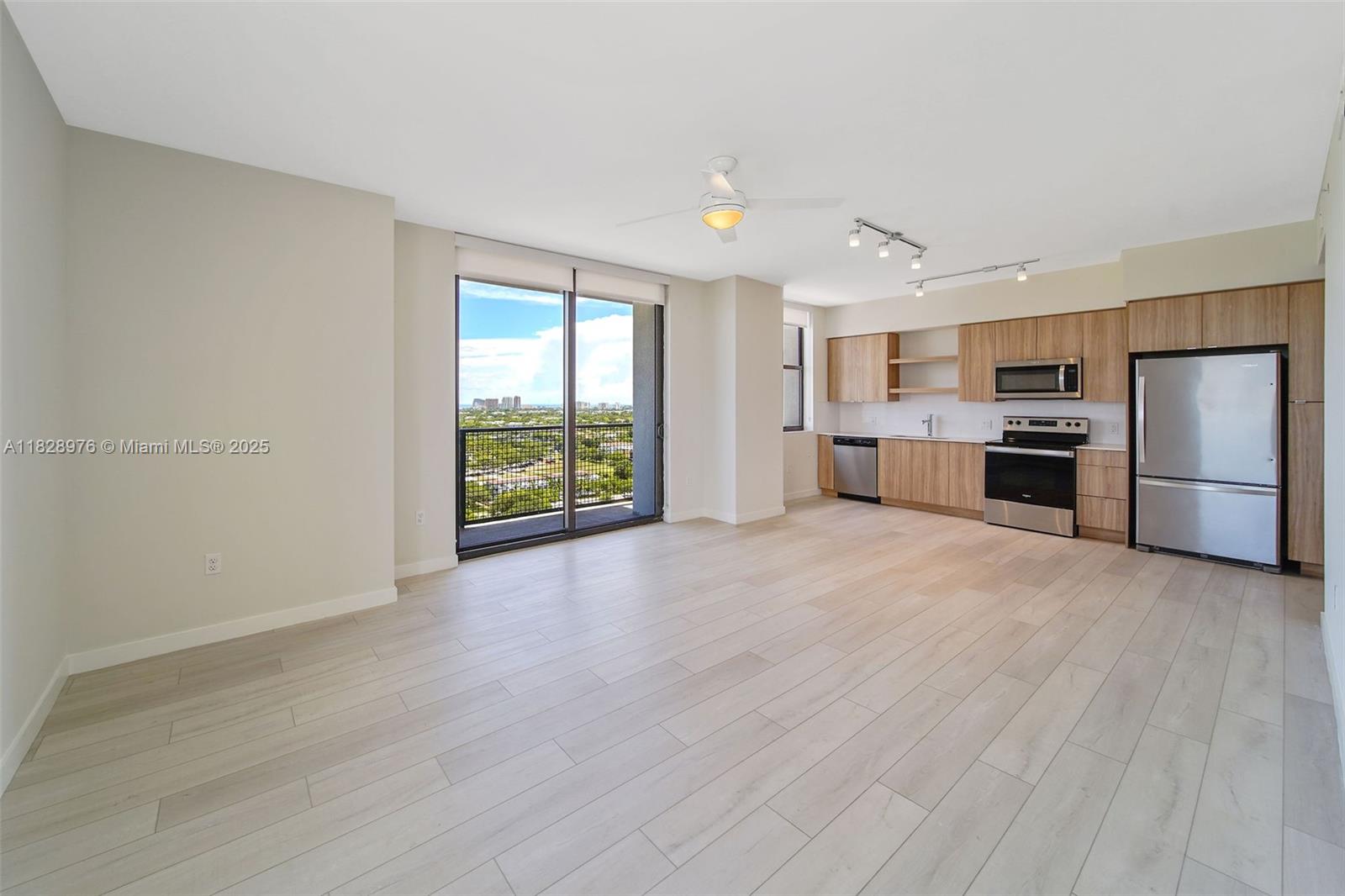 555 NE 8th St 0804