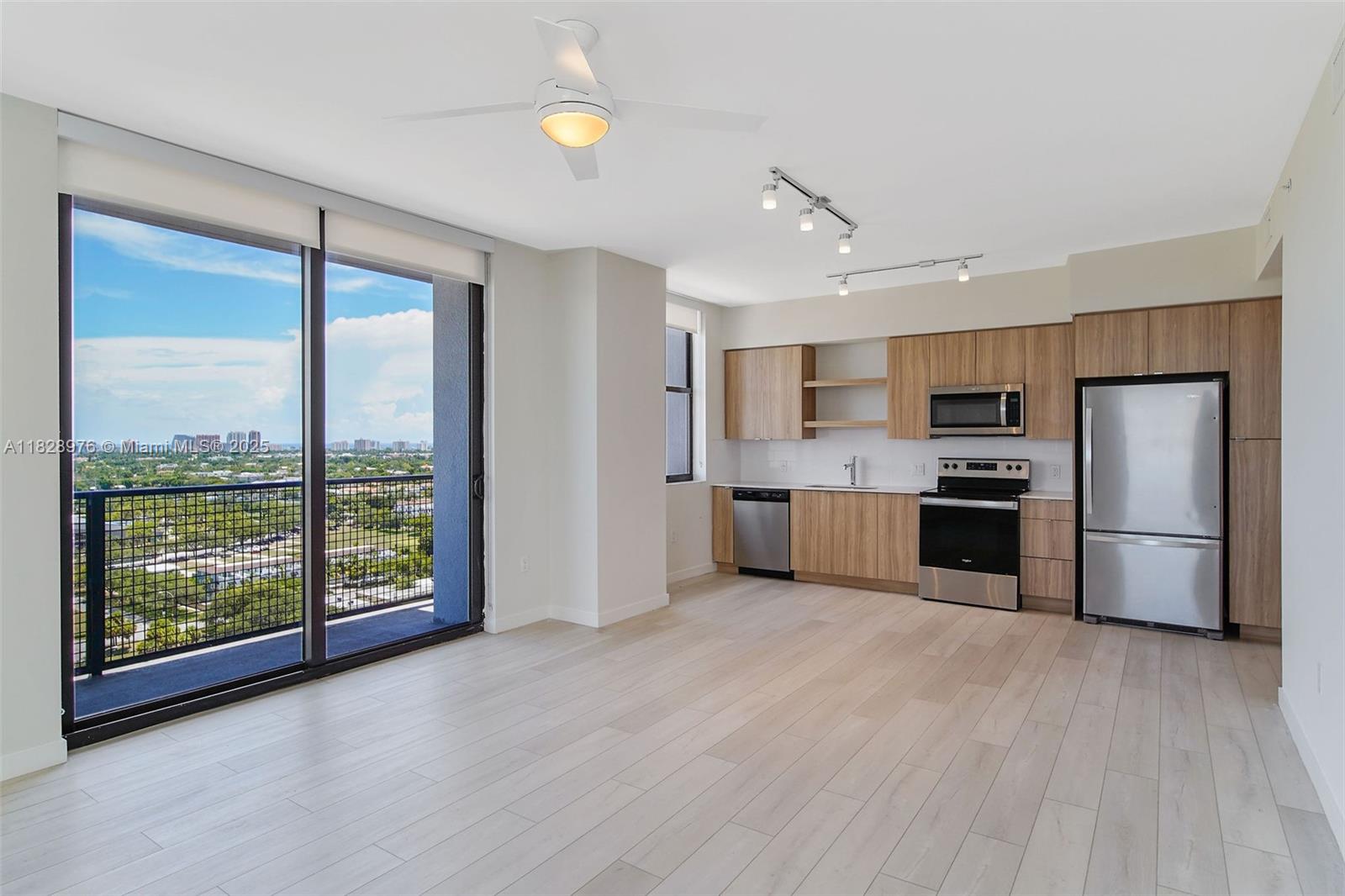 555 NE 8th St 0804