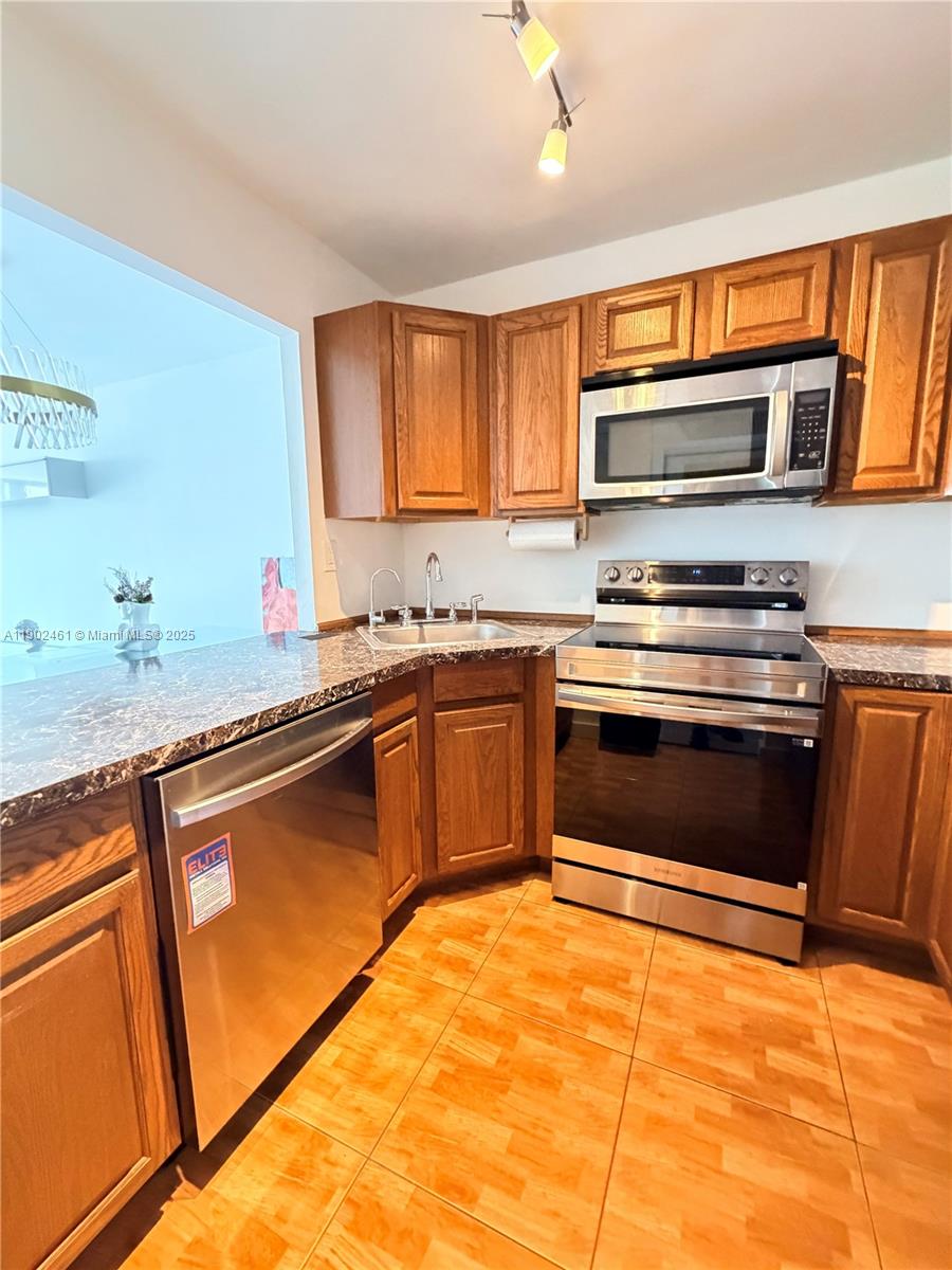 DESOTO PARK CONDO - Residential Lease