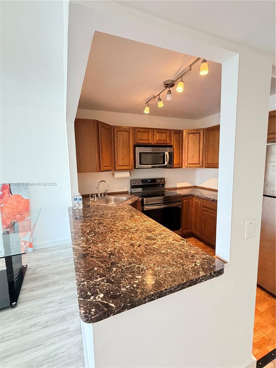 DESOTO PARK CONDO - Residential Lease