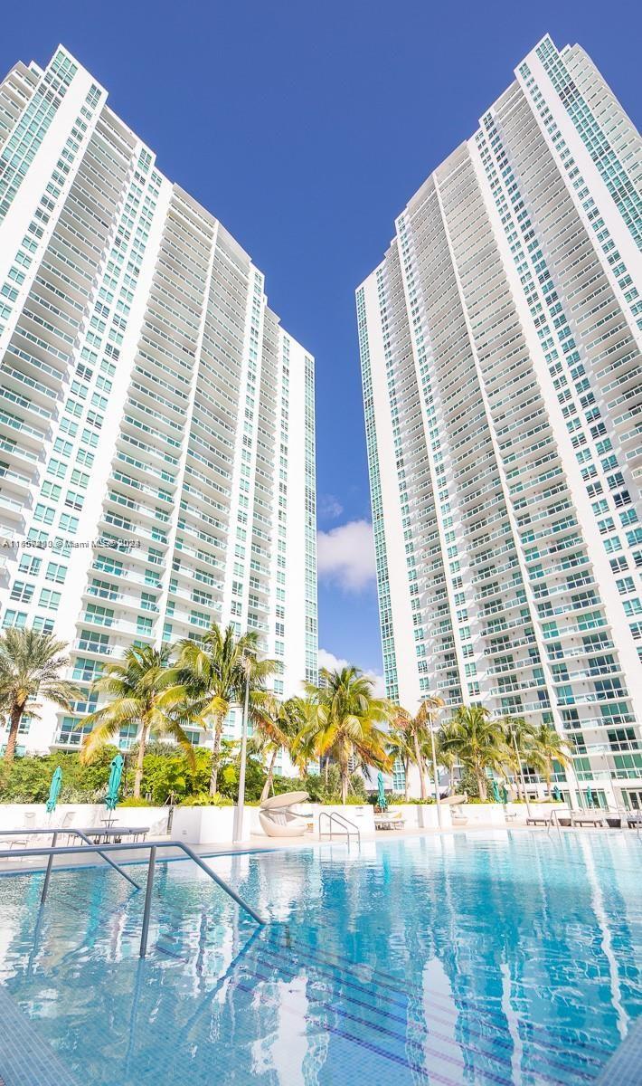 Property for Sale at 951 Brickell Ave 3303, Miami, Broward County, Florida - Bedrooms: 1 
Bathrooms: 1  - $569,000