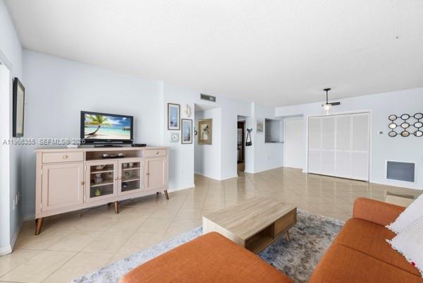 3850 Washington St 910