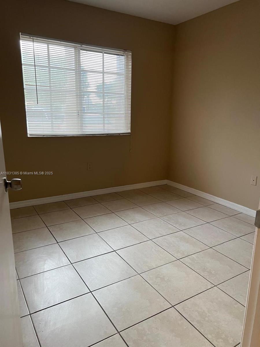 945 NE 33rd Ter 101